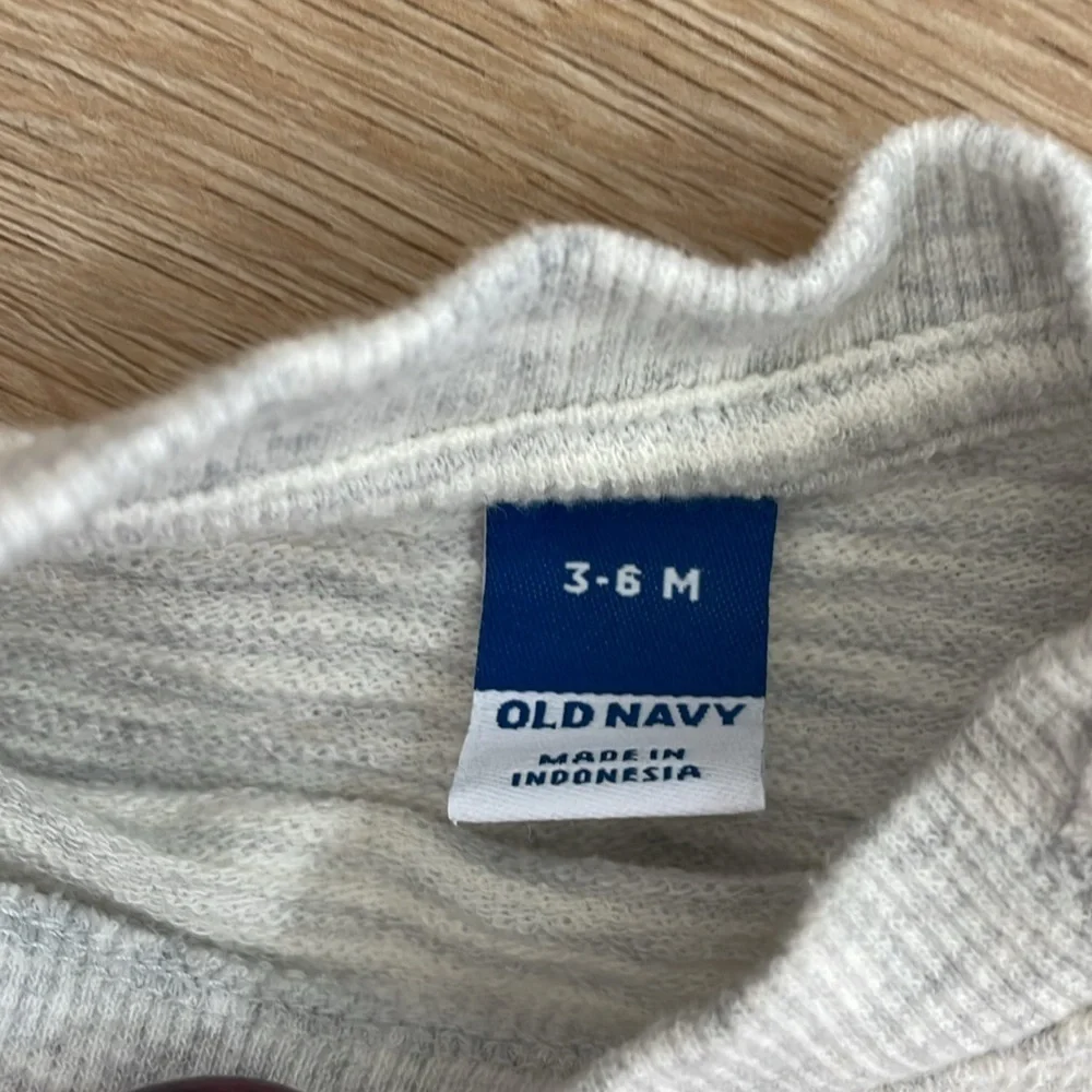 Old Navy T shirt